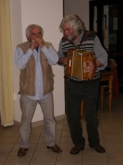 Pierino Martin e Sandro Boniface suonano (8579 bytes)